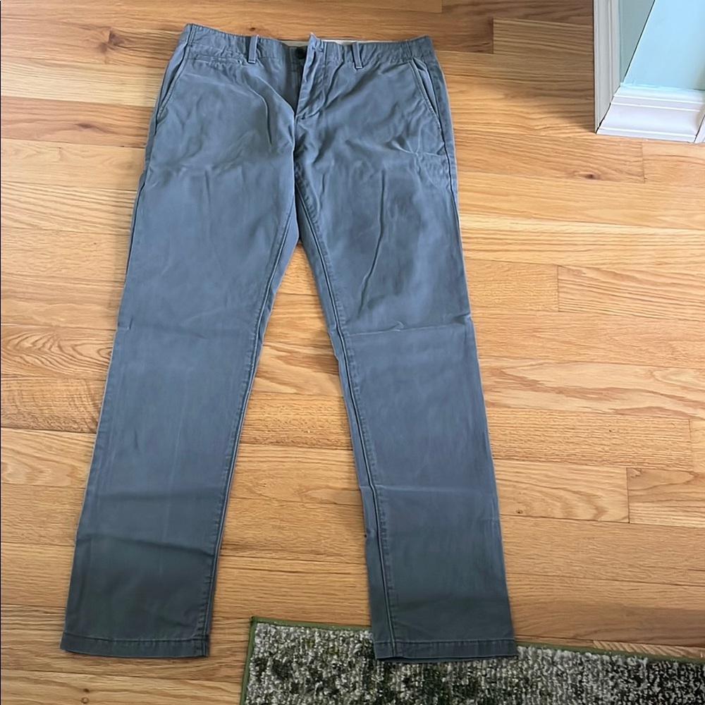 Men’s GAP 31x32 Gray Chinos Classic Straight-Leg